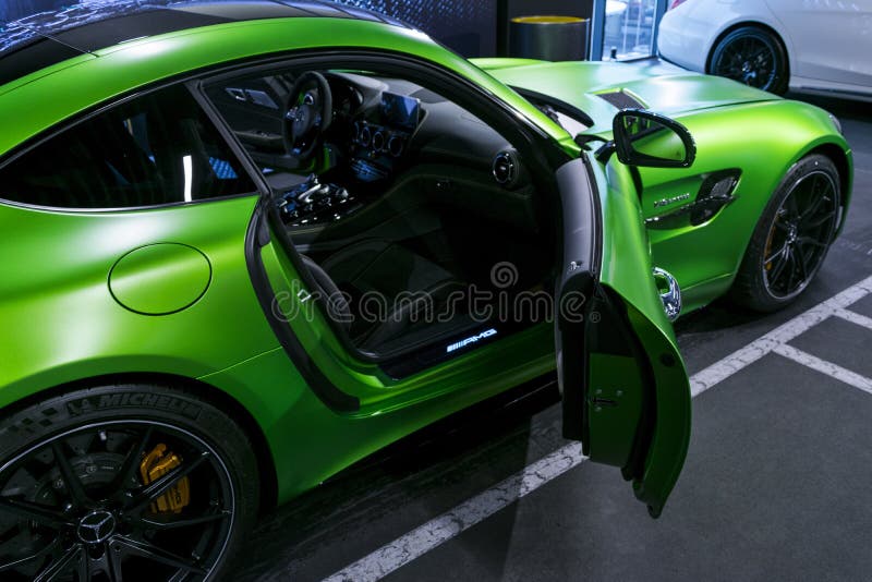 Зеленые детали 2018 V8 Bi-turbo внешние, фара Мерседес-Benz AMG GTR Взгляд со стороны Детали экстерьера автомобиля стоковые фото Зеленые детали 2018 V8 Bi-turbo внешние, фара Мерседес-Benz AMG GTR Взгляд со стороны Детали экстерьера автомобиля стоковые фото