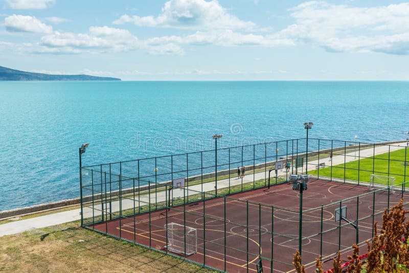 Земля спорт на побережье Чёрного моря в старом Nessebar в Болгарии стоковая фотография