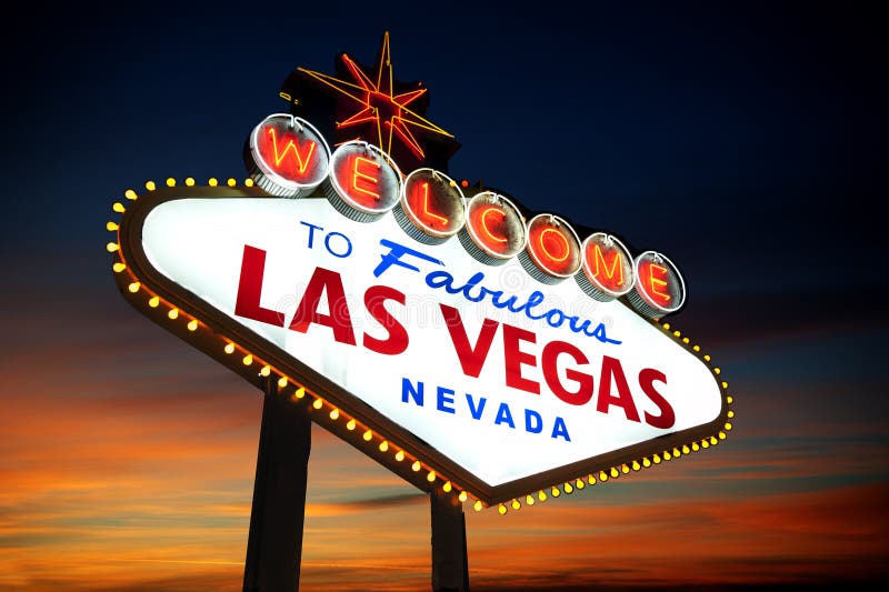 Знак Las Vegas на заходе солнца стоковые изображения rf