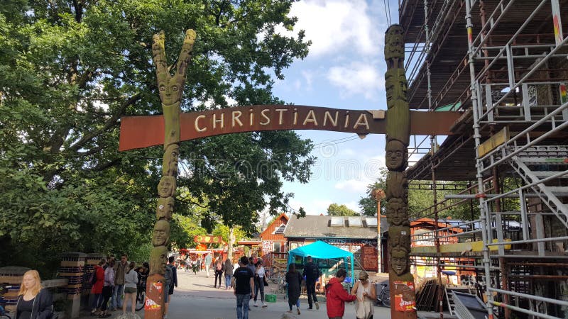 Знак входа к Фритауну Christiania Копенгагену Дании стоковые изображения rf Знак входа к Фритауну Christiania Копенгагену Дании стоковые изображения rf