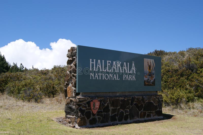 Знак входа Гаваи национального парка Haleakala стоковое фото rf Знак входа Гаваи национального парка Haleakala стоковое фото rf
