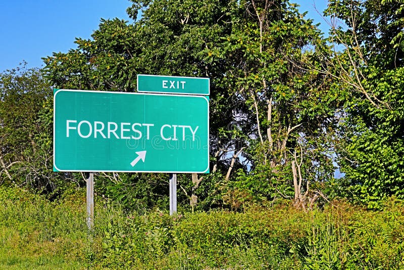 Знак выхода шоссе США для города Forrest стоковая фотография