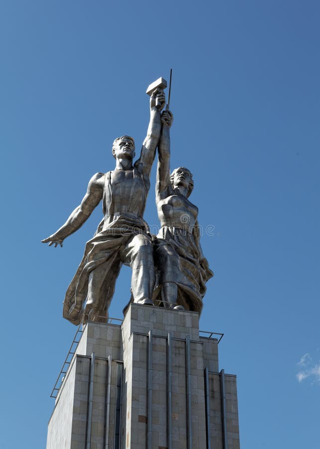 Известный советский памятник: Лейборист и Kolkhoznik, Москва, Россия стоковые изображения rf