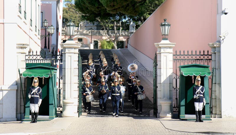 изменяя предохранитель lisbon около дворца президентского стоковое фото rf изменяя предохранитель lisbon около дворца президентского стоковое фото rf