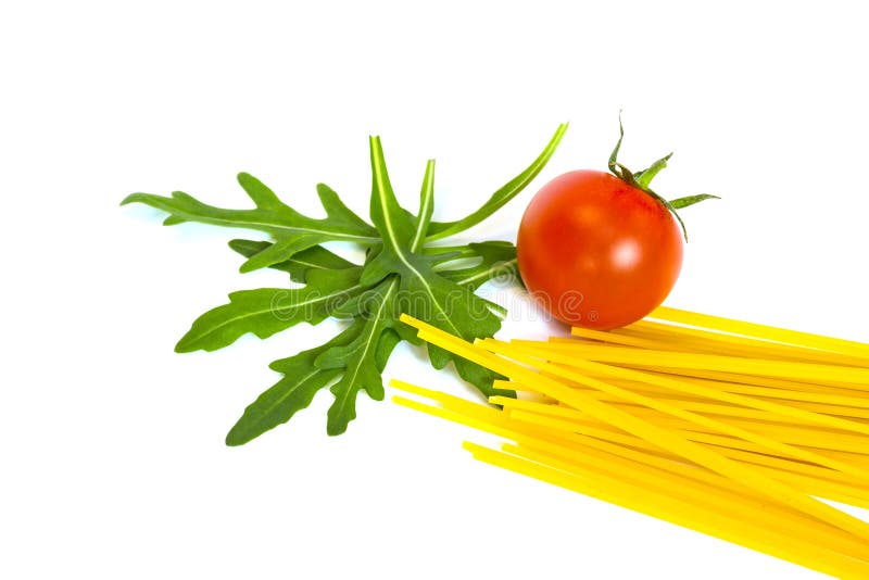 Изолированные Ruccola, томат и spagetti стоковое изображение rf Изолированные Ruccola, томат и spagetti стоковое изображение rf