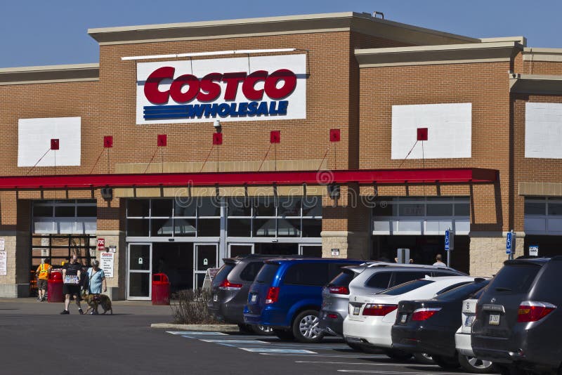 Индианаполис - около апрель 2016: Положение i оптовой продажи Costco стоковое изображение rf Индианаполис - около апрель 2016: Положение i оптовой продажи Costco стоковое изображение rf