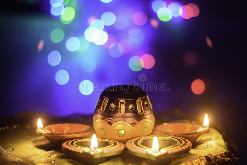 Индийское украшение масляной лампы Diwali фестиваля стоковые фотографии rf Индийское украшение масляной лампы Diwali фестиваля стоковые фотографии rf