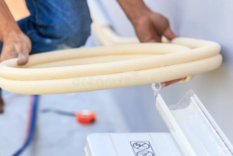 Инсталляционный процесс кондиционера воздуха стоковое изображение Инсталляционный процесс кондиционера воздуха стоковое изображение
