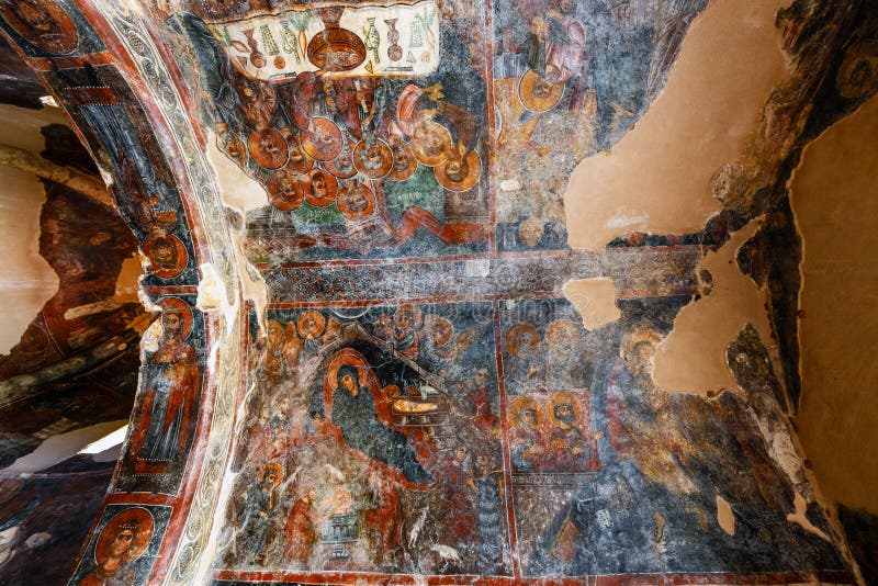 Интерьер three-aisled византийской церков Panagia Kera в деревне Kritsa, Крите, Греции стоковые фото Интерьер three-aisled византийской церков Panagia Kera в деревне Kritsa, Крите, Греции стоковые фото