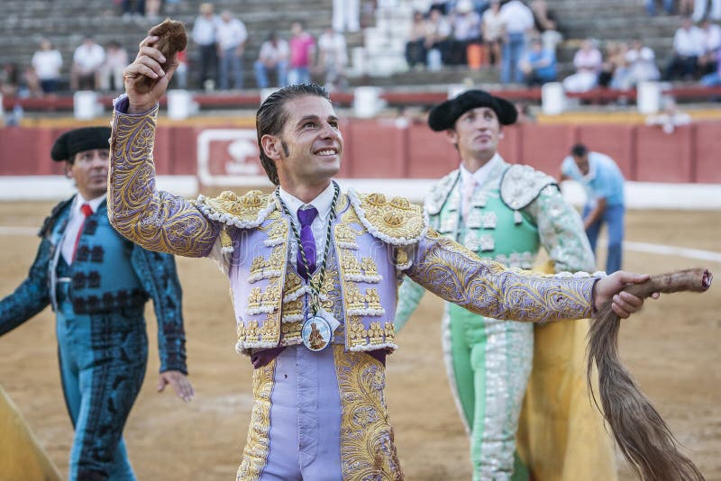 Испанский Bullfighter Дэвид Valiente к поворачивать почетности стоковое фото rf Испанский Bullfighter Дэвид Valiente к поворачивать почетности стоковое фото rf