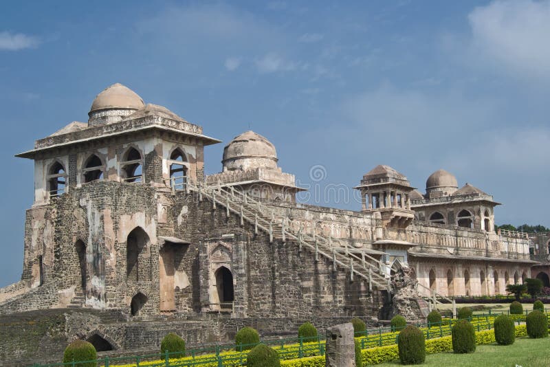 Историческая архитектура Jahaz Mahal Mandav стоковые фотографии rf Историческая архитектура Jahaz Mahal Mandav стоковые фотографии rf