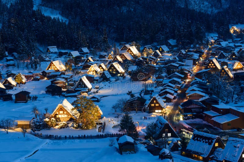 Историческая деревня Shirakawa-идет в зиму стоковое изображение