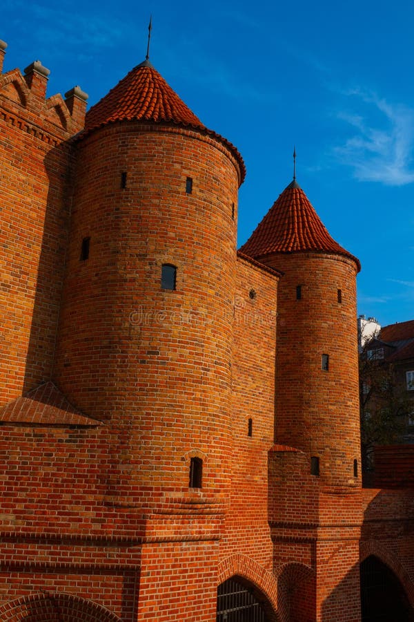 исторический варшава барбикан в варшаве старый таунваршав польша стоковые изображения rf