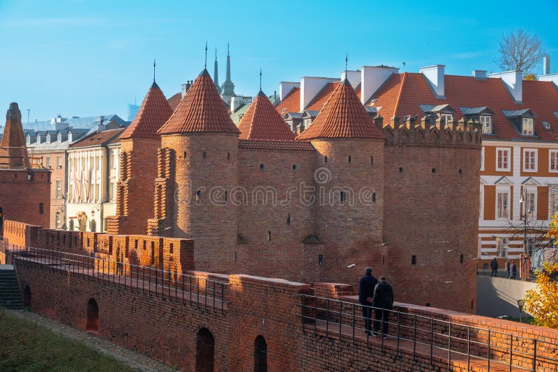 исторический варшава барбикан в варшаве старый таунваршав польша стоковая фотография rf