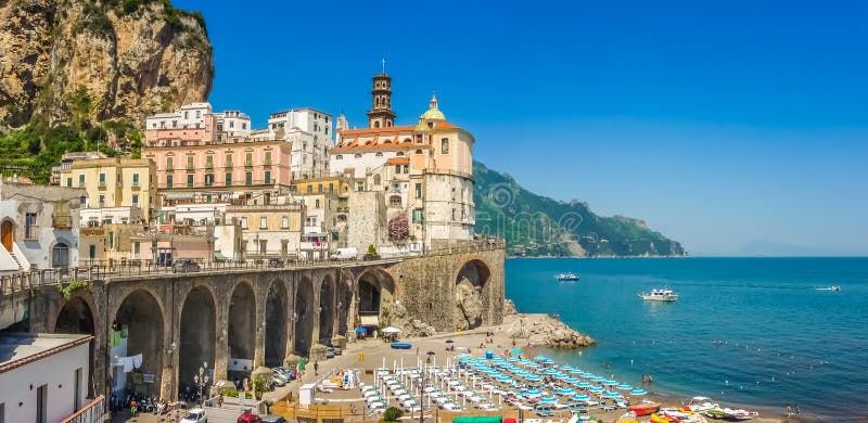 Исторический город Atrani, побережья Амальфи, кампании, Италии стоковое фото rf Исторический город Atrani, побережья Амальфи, кампании, Италии стоковое фото rf