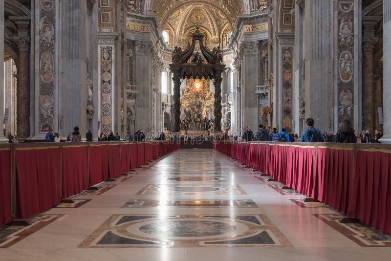 Италия rome 4-ое декабря 2017: Интерьер базилики ` s St Peter стоковые изображения Италия rome 4-ое декабря 2017: Интерьер базилики ` s St Peter стоковые изображения