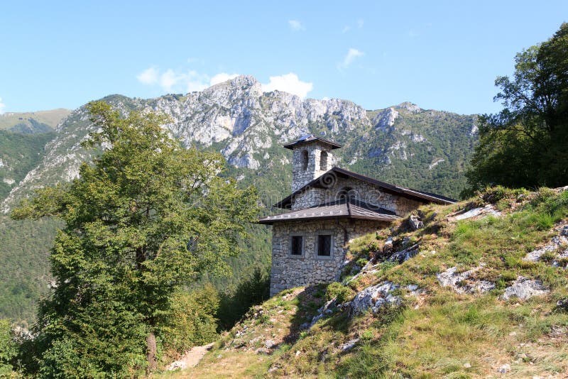 Каменная хата в горах около Riva del Garda, Италии стоковое фото Каменная хата в горах около Riva del Garda, Италии стоковое фото