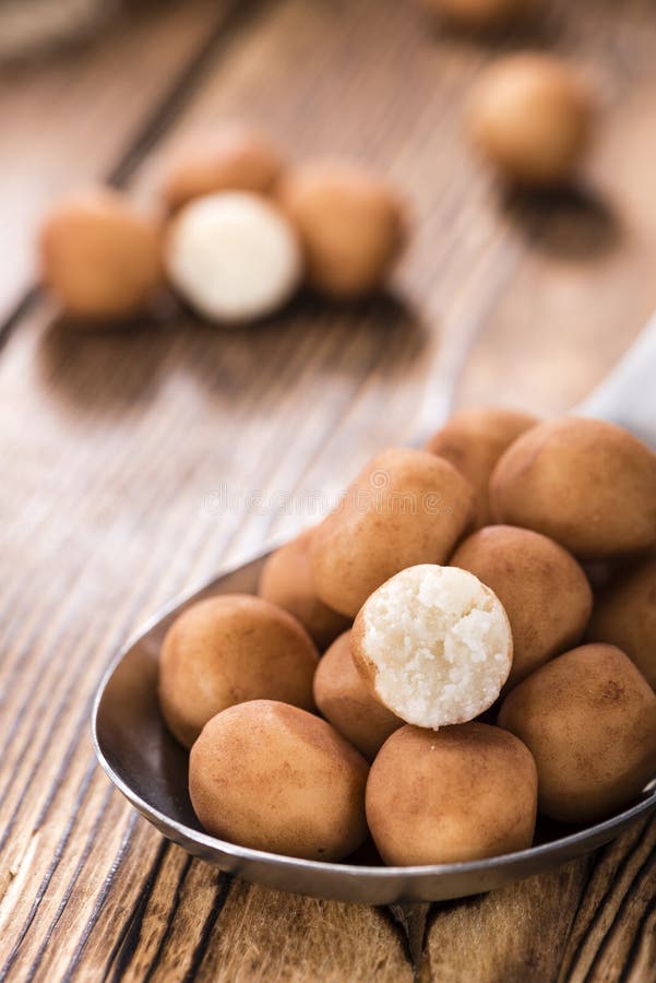 Картошки марципана (немецкая кухня) стоковое изображение rf Картошки марципана (немецкая кухня) стоковое изображение rf