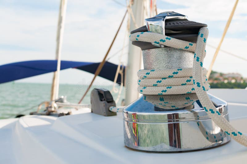 Катамаран крупного плана ворота и веревочки парусника плавать деталь yachting стоковое фото Катамаран крупного плана ворота и веревочки парусника плавать деталь yachting стоковое фото