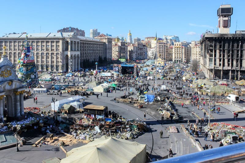 Квадрат во время времен Euromaidan - волна независимости Maidan Nezalezhnosti демонстраций и социального беспокойства в Украине стоковые фото Квадрат во время времен Euromaidan - волна независимости Maidan Nezalezhnosti демонстраций и социального беспокойства в Украине стоковые фото