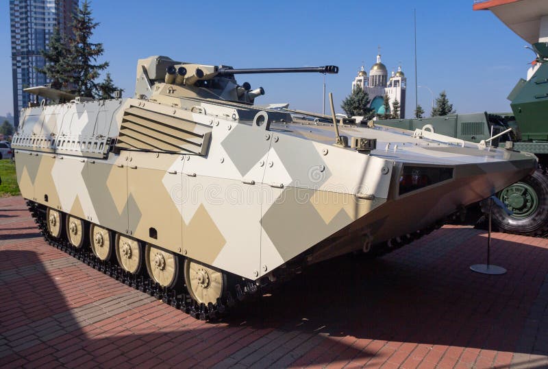 Киев, Украина - 10-ое октября 2018: Модернизированная боевая машина пехоты BMP чехословакских и словаков продукции стоковое изображение Киев, Украина - 10-ое октября 2018: Модернизированная боевая машина пехоты BMP чехословакских и словаков продукции стоковое изображение