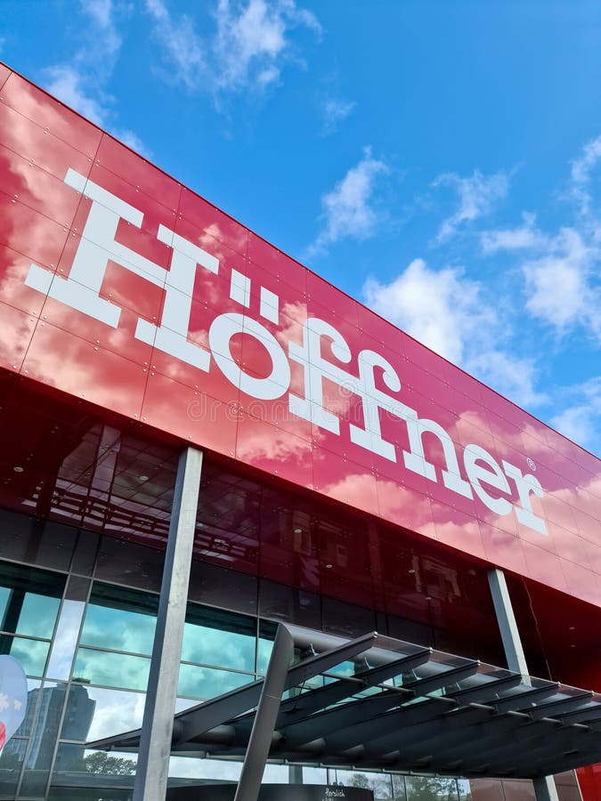 киль германи 16. октябрь 2022 г. : вход в цепочку мебельного магазина ...