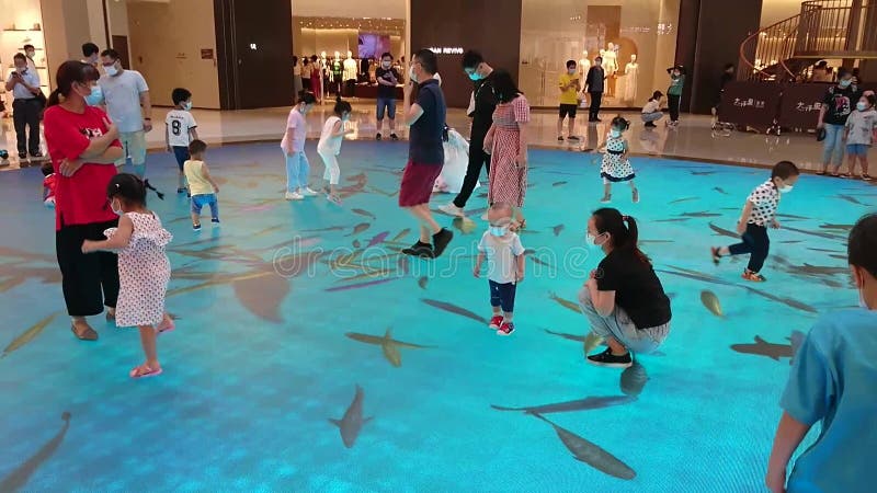 Китай Шеньчжэнь : Дети могут весело провести время в торговом центре и парк развлечений