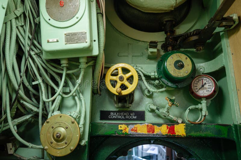 Клапаны и Манометр в Комнате Управления Подводной Лодки стоковые изображения rf