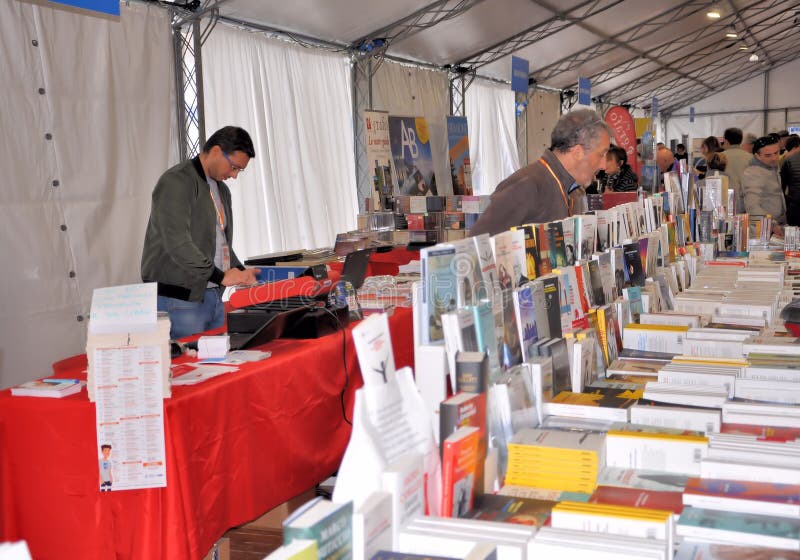Книжная ярмарка в ` Librixia ` Брешии untranslatable Bookstores большие и малый дисплей их самые лучшие книги стоковые фото Книжная ярмарка в ` Librixia ` Брешии untranslatable Bookstores большие и малый дисплей их самые лучшие книги стоковые фото