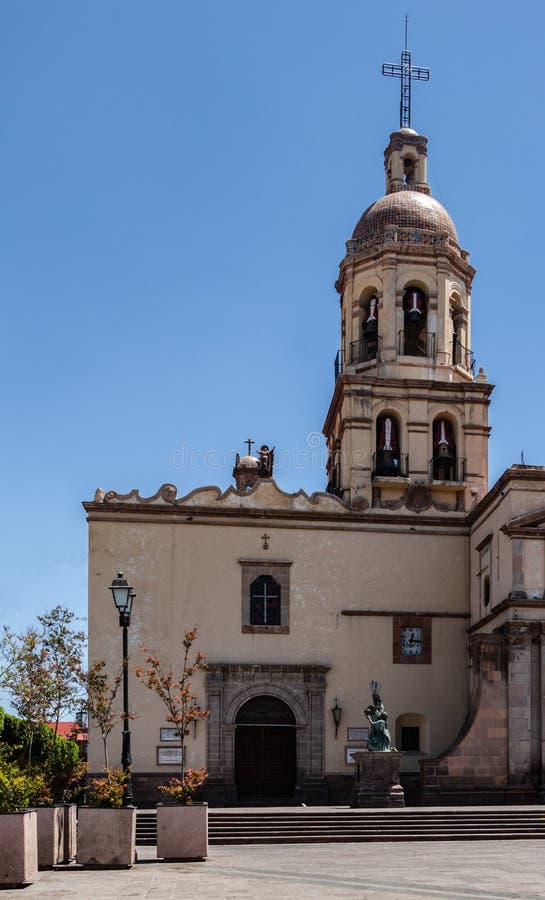 Колокольня в Ла Santa Cruz Templo y Convento de стоковая фотография Колокольня в Ла Santa Cruz Templo y Convento de стоковая фотография