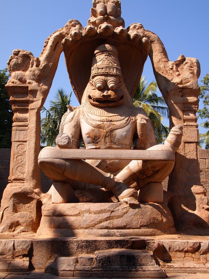 Комплекс виска Hampi, место всемирного наследия ЮНЕСКО в Karnataka, Индии стоковое изображение rf Комплекс виска Hampi, место всемирного наследия ЮНЕСКО в Karnataka, Индии стоковое изображение rf
