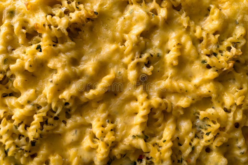 Конец-вверх макаронных изделий Baked с сыром в стеклянном блюде стоковое изображение Конец-вверх макаронных изделий Baked с сыром в стеклянном блюде стоковое изображение