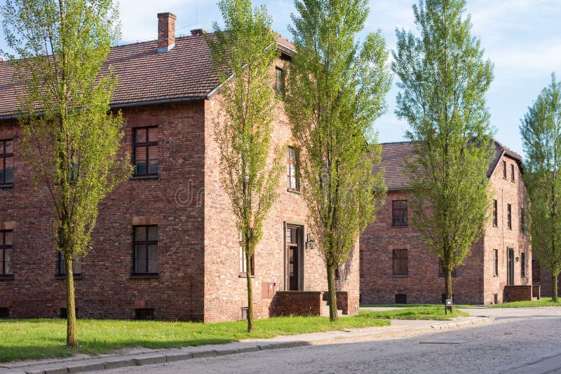 КОНЦЕНТРАЦИОННЫЙ ЛАГЕРЬ AUSCHWITZ-BIRKENAU, ПОЛЬША - ИЮНЬ 2017: Нацистский концентрационный лагерь Освенцим i, Освенцим, Польша стоковое фото rf КОНЦЕНТРАЦИОННЫЙ ЛАГЕРЬ AUSCHWITZ-BIRKENAU, ПОЛЬША - ИЮНЬ 2017: Нацистский концентрационный лагерь Освенцим i, Освенцим, Польша стоковое фото rf