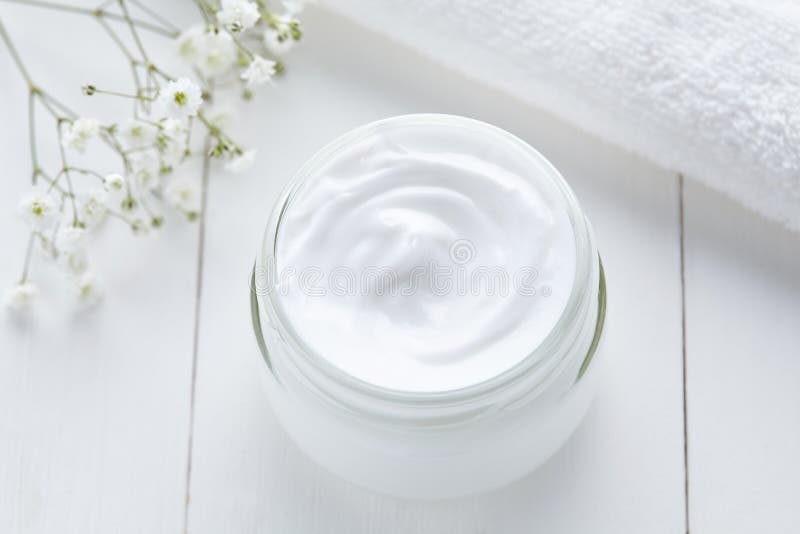 Косметические cream естественные органические кожа, сторона и тело заботят гигиена стоковая фотография
