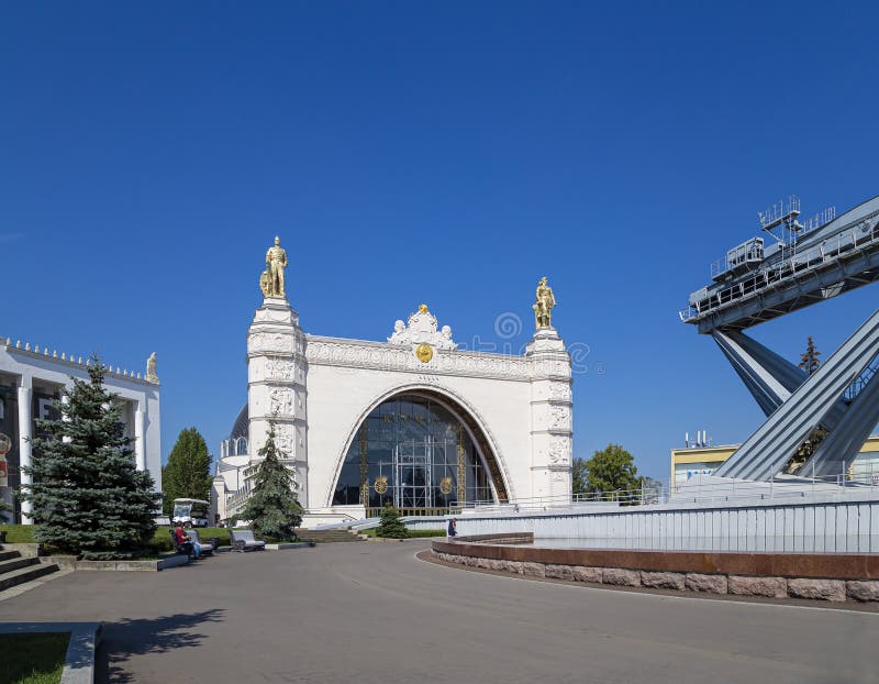 'Космический павильон' - ВДНХ-Всероссийский выставочный центр, также называемый Всероссийским выставочным центром, Москва стоковое изображение rf 'Космический павильон' - ВДНХ-Всероссийский выставочный центр, также называемый Всероссийским выставочным центром, Москва стоковое изображение rf