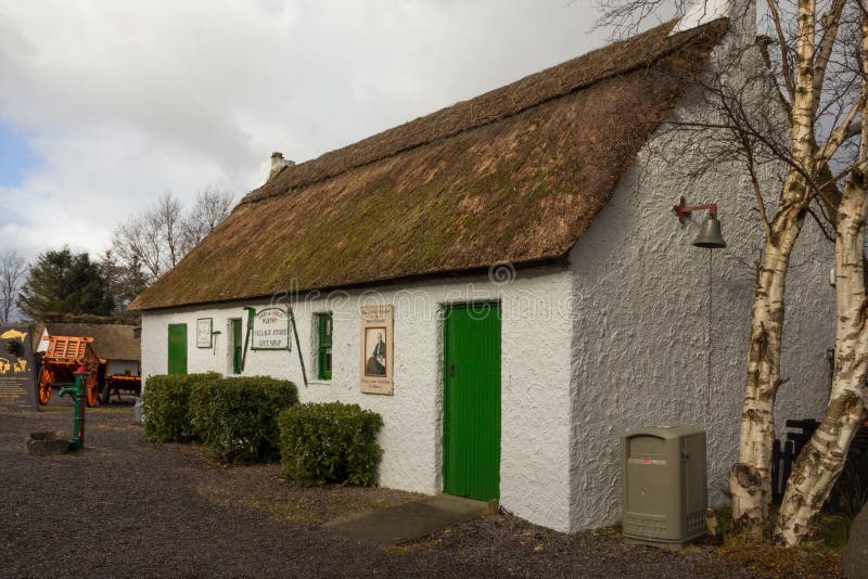 коттедж thatched традиционное Керри Ирландия стоковые фото