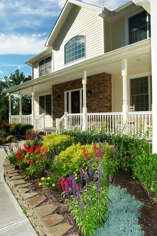 красивейше landscaped дом стоковые фото красивейше landscaped дом стоковые фото