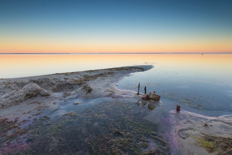 Красивый seascape залива перед восходом солнца стоковая фотография Красивый seascape залива перед восходом солнца стоковая фотография