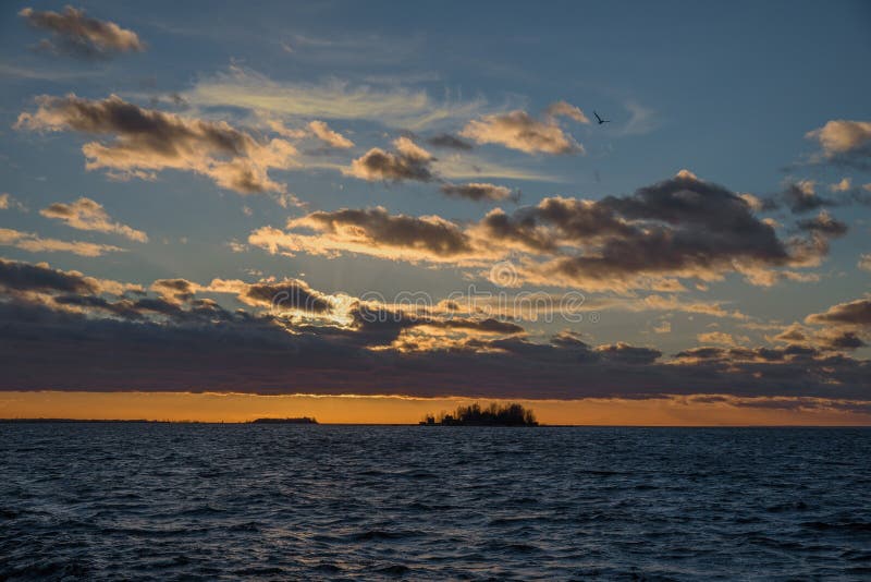 Красивый ландшафт моря после захода солнца стоковое фото rf Красивый ландшафт моря после захода солнца стоковое фото rf