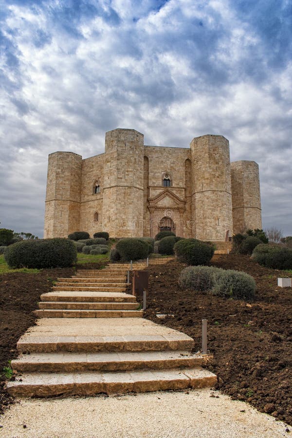 Красивый вид Castel del Monte в Апулии стоковые фото Красивый вид Castel del Monte в Апулии стоковые фото