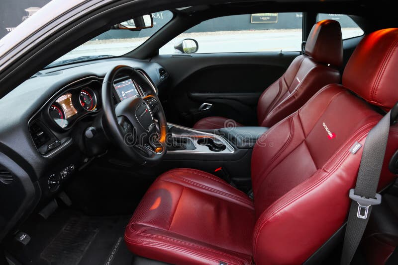Красный американский автомобиль мышцы стоковое фото Красный американский автомобиль мышцы стоковое фото