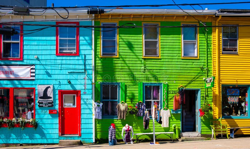 Красочная улица, Halifax, Новая Шотландия, Канада стоковое фото rf Красочная улица, Halifax, Новая Шотландия, Канада стоковое фото rf
