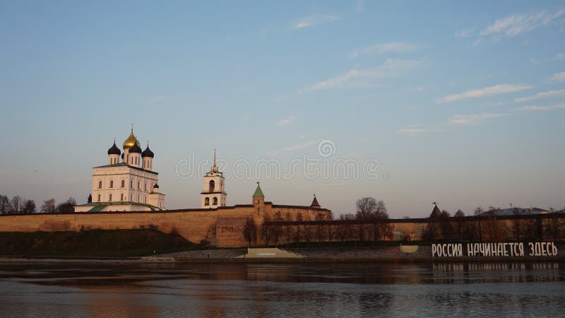 Кремль, путешествия, старые крепости, прекрасный вид, архитектура, фасады зданий, старинные здания, прогулка по истории стоковые фотографии rf