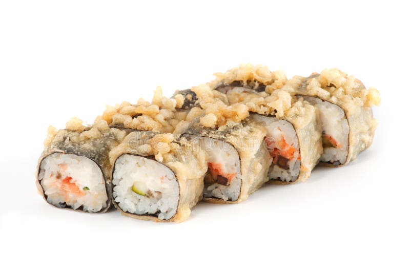 Крен суш - суши Maki с соусом цыпленка, авокадоа и специи изолированным на белой предпосылке стоковые изображения Крен суш - суши Maki с соусом цыпленка, авокадоа и специи изолированным на белой предпосылке стоковые изображения