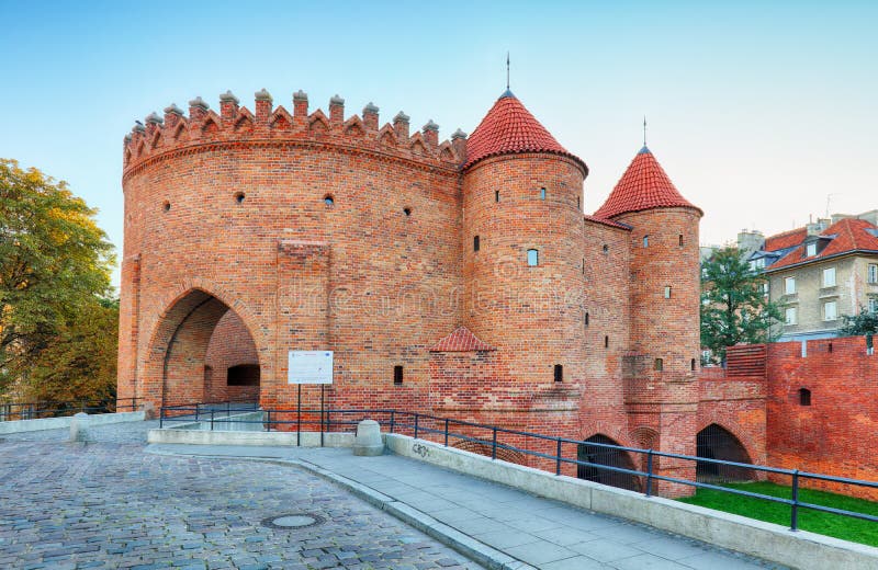 Крепость барбакана в историческом центре Варшавы стоковое изображение