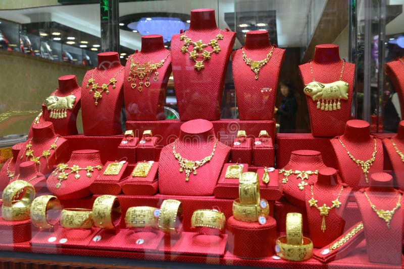 Крупный план золотого окна ювелирного магазина, подарка свадьбы, Keepsake стоковые фото Крупный план золотого окна ювелирного магазина, подарка свадьбы, Keepsake стоковые фото