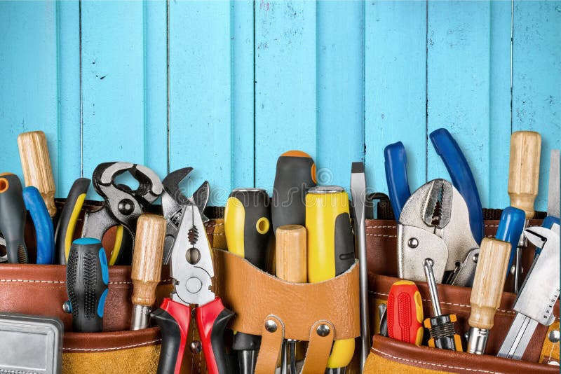 крупный план предпосылки немногие винты металла оборудует белую работу стоковое фото крупный план предпосылки немногие винты металла оборудует белую работу стоковое фото
