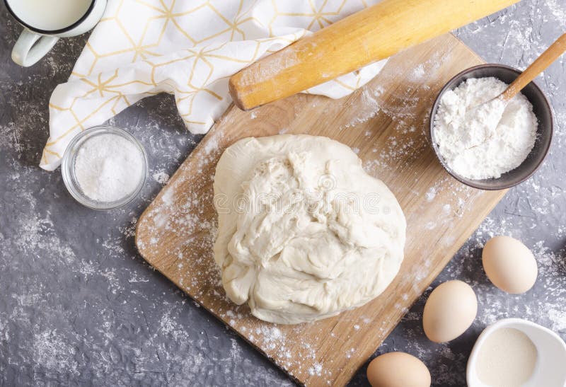 Крупный план бутылки белого вина, сочных яблок, очень вкусных закусок r На открытом воздухе отдых Белое вино как большее освежая стоковые изображения rf Крупный план бутылки белого вина, сочных яблок, очень вкусных закусок r На открытом воздухе отдых Белое вино как большее освежая стоковые изображения rf