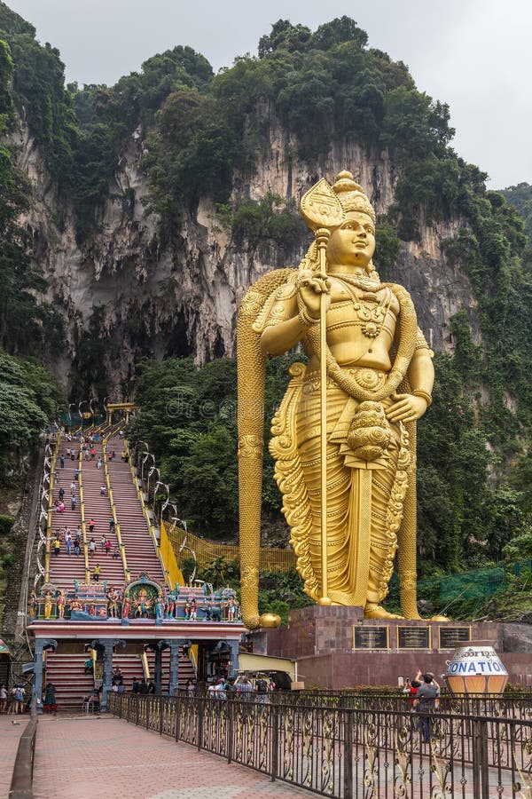 Куала-Лумпур, Малайзия - около сентябрь 2015: Вход к Batu выдалбливает ...