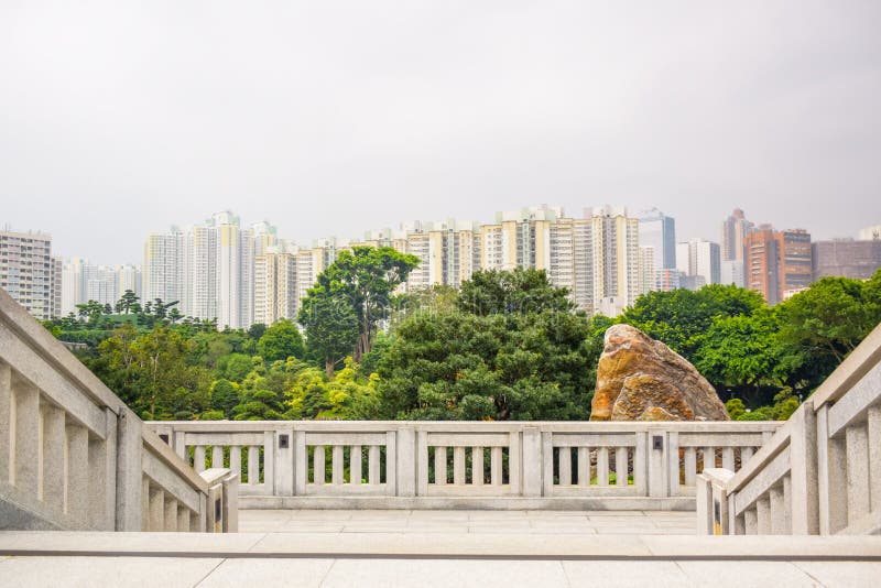 Лестница между садом Nan Lian и Nunnery Lin хиа в Гонконге стоковые изображения Лестница между садом Nan Lian и Nunnery Lin хиа в Гонконге стоковые изображения